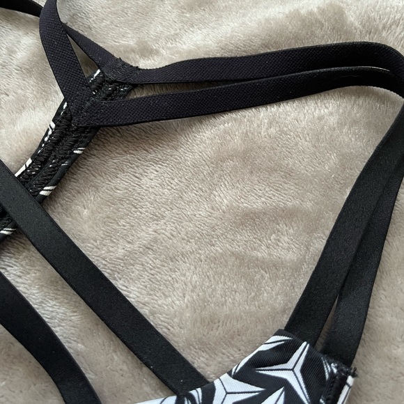 Victoria’s Secret VSX Sports Bra - Picture 5 of 5